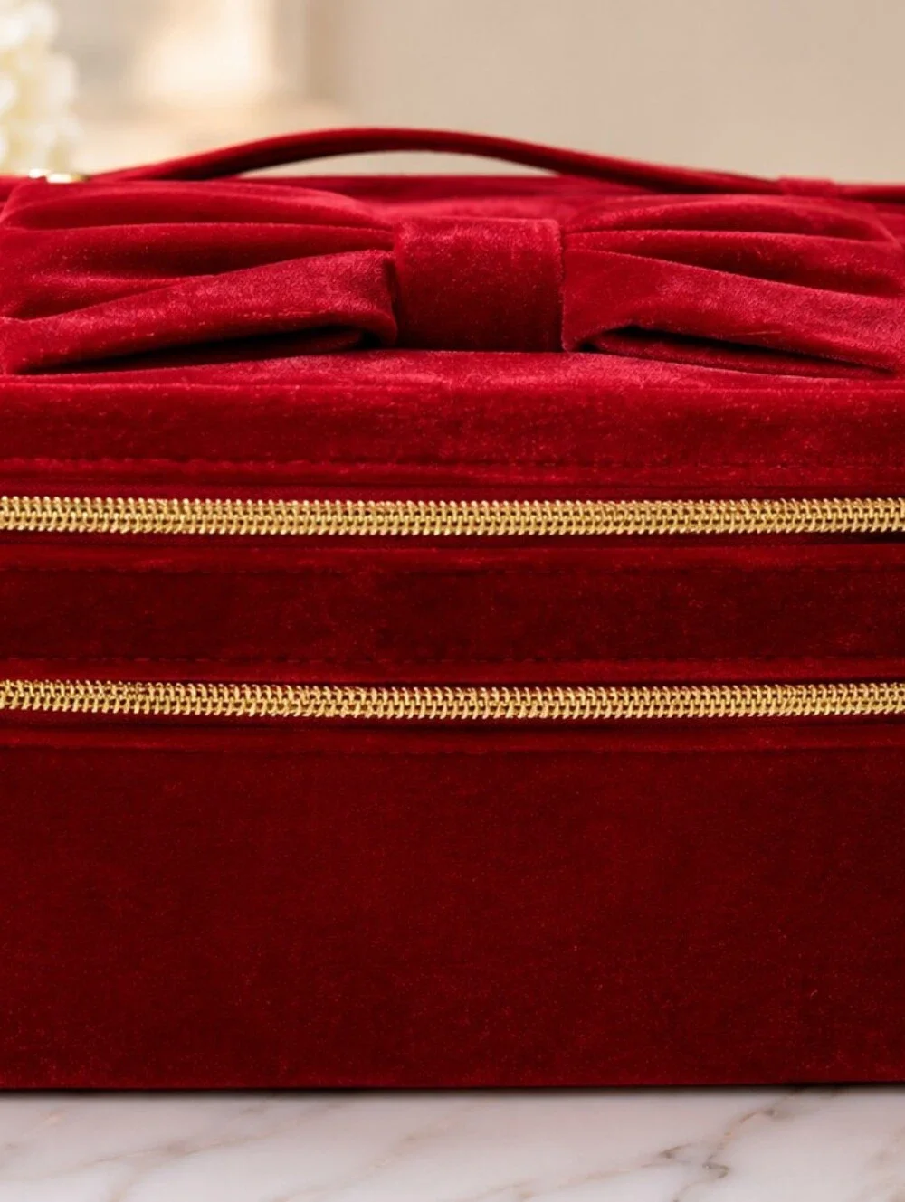❤️ Estée Lauder Red Velvet Makeup/Travel Bag – New Without Tags - Picture 2 of 3